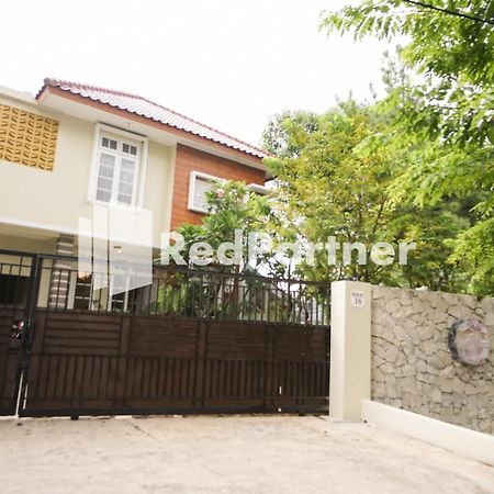 فندق Fazza Syariah Mitra Reddoorz جاكرتا المظهر الخارجي الصورة