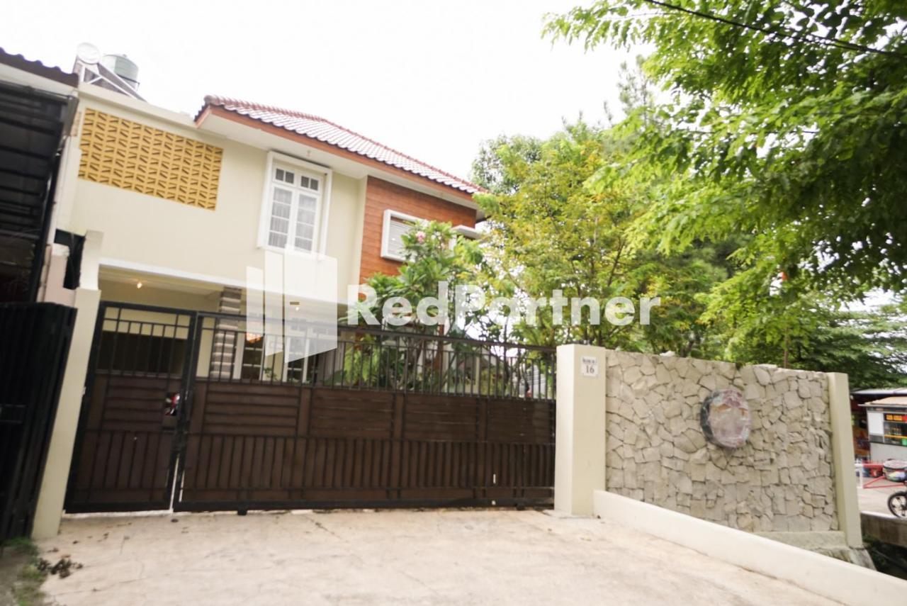 فندق Fazza Syariah Mitra Reddoorz جاكرتا المظهر الخارجي الصورة