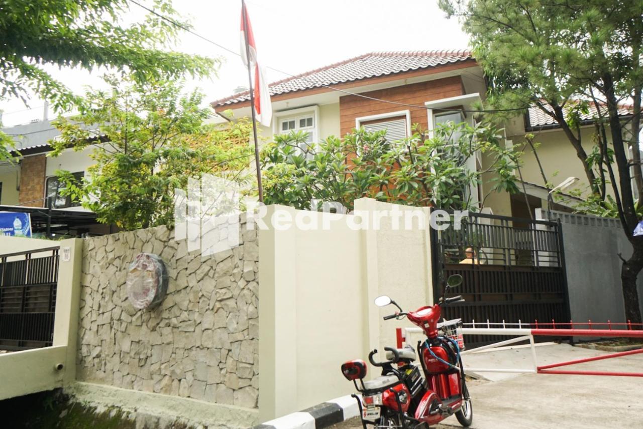 فندق Fazza Syariah Mitra Reddoorz جاكرتا المظهر الخارجي الصورة